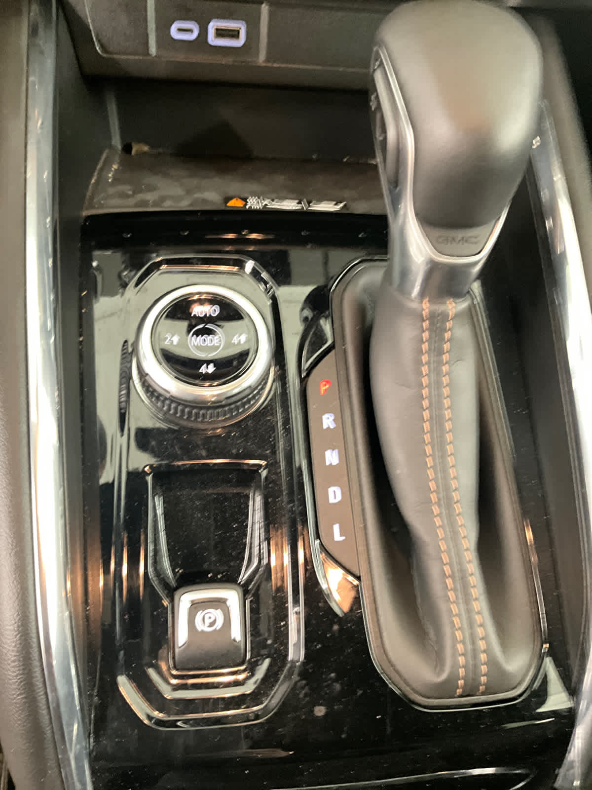 2023 GMC Canyon 4WD AT4