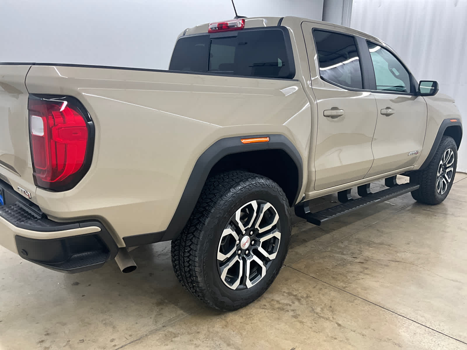 2023 GMC Canyon 4WD AT4