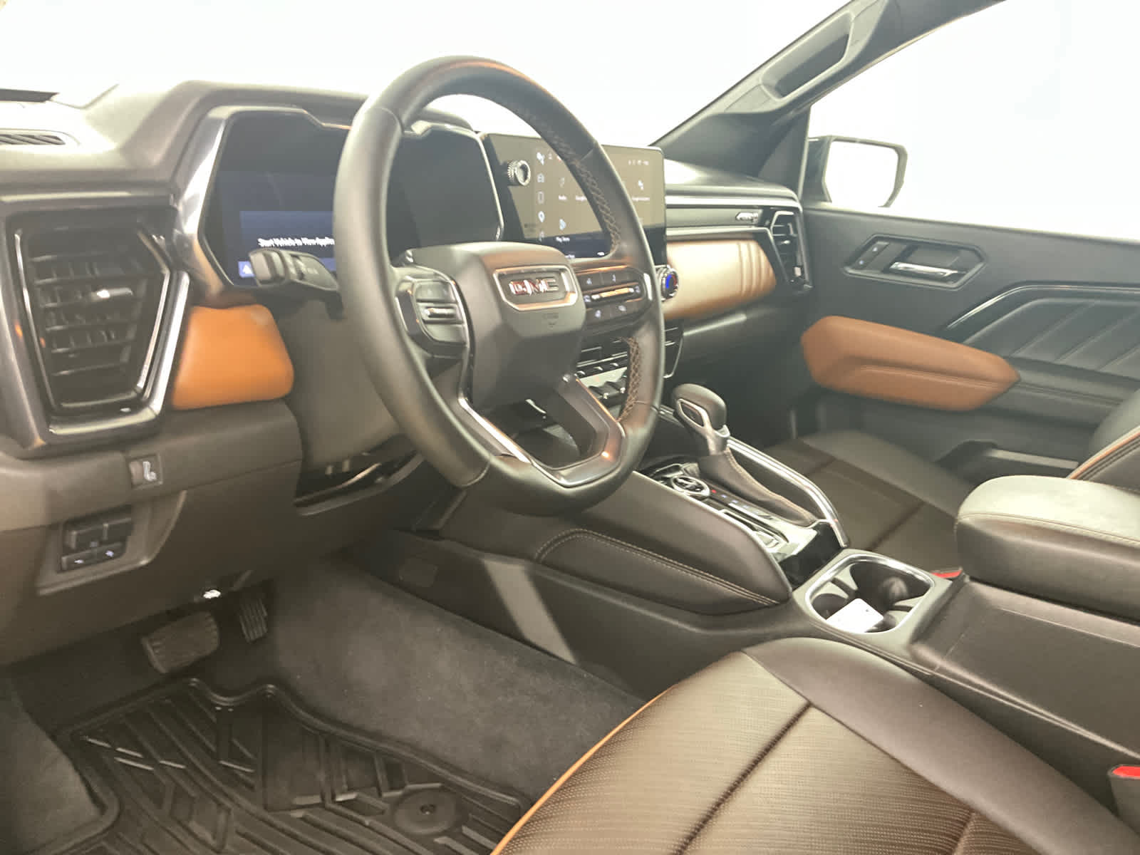 2023 GMC Canyon 4WD AT4