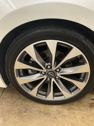2023 Nissan Maxima Platinum
