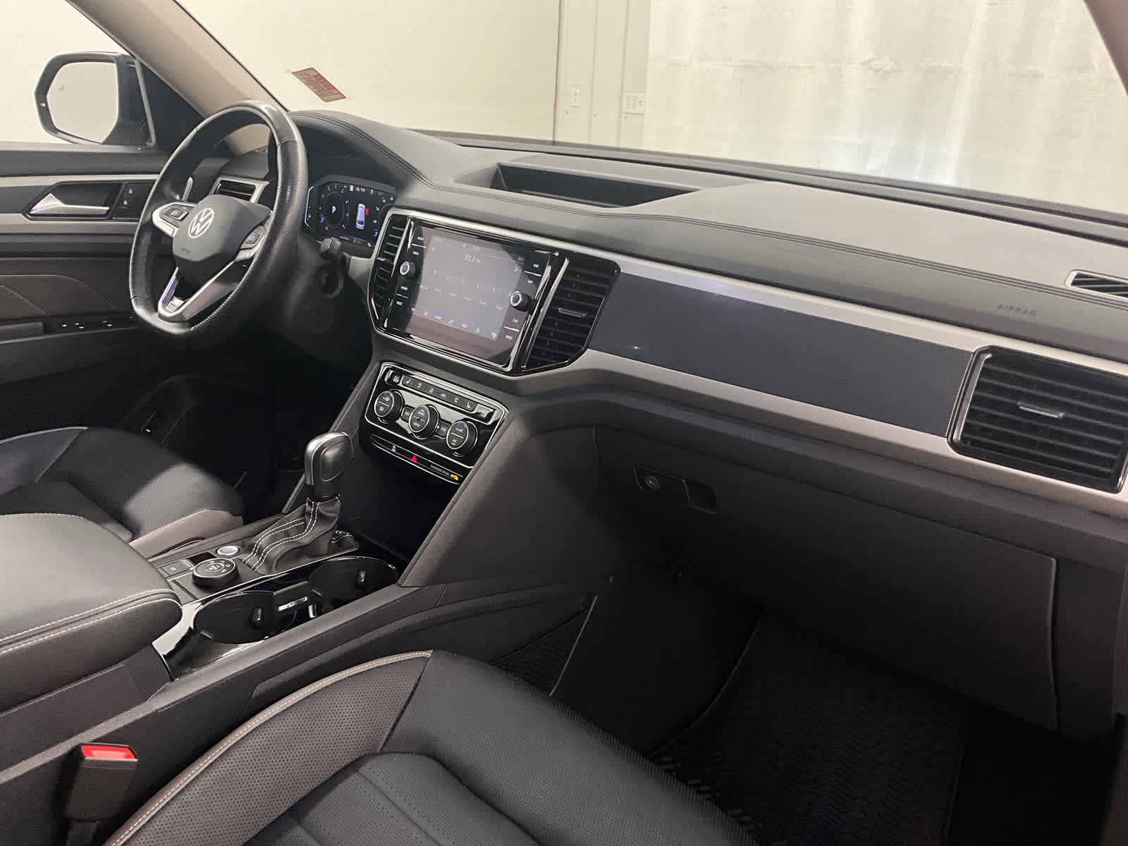 2022 Volkswagen Atlas 3.6L V6 SEL Premium R-Line
