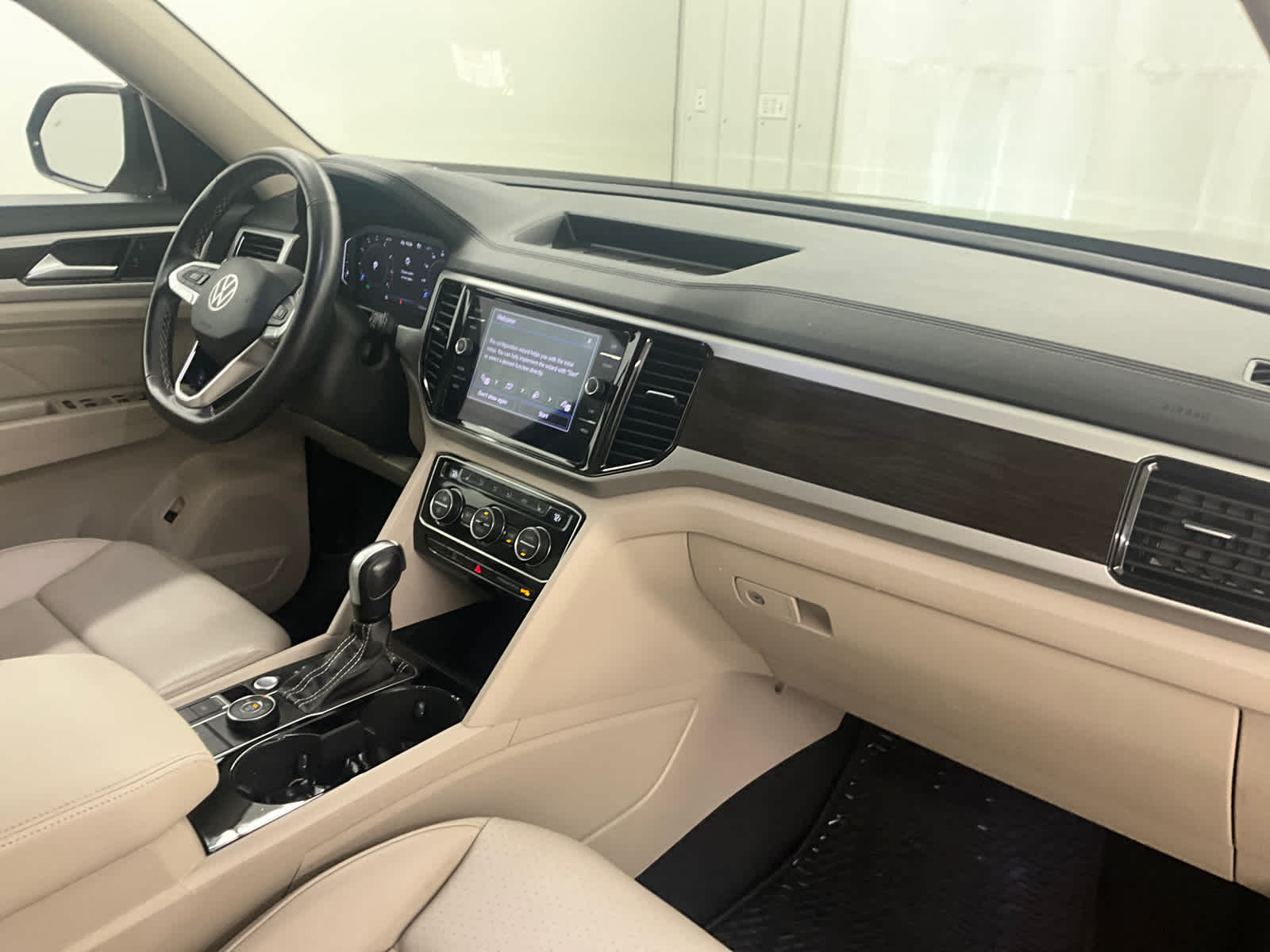 2023 Volkswagen Atlas 3.6L V6 SE w/Technology