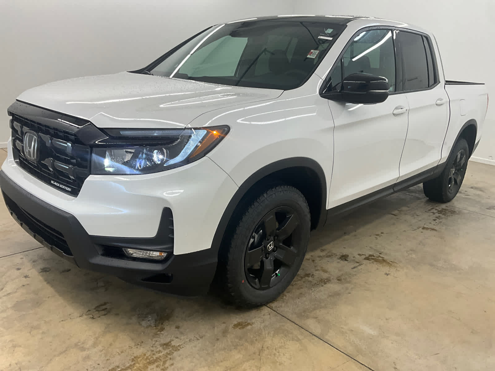 2026 Honda Ridgeline Black Edition Two-Tone