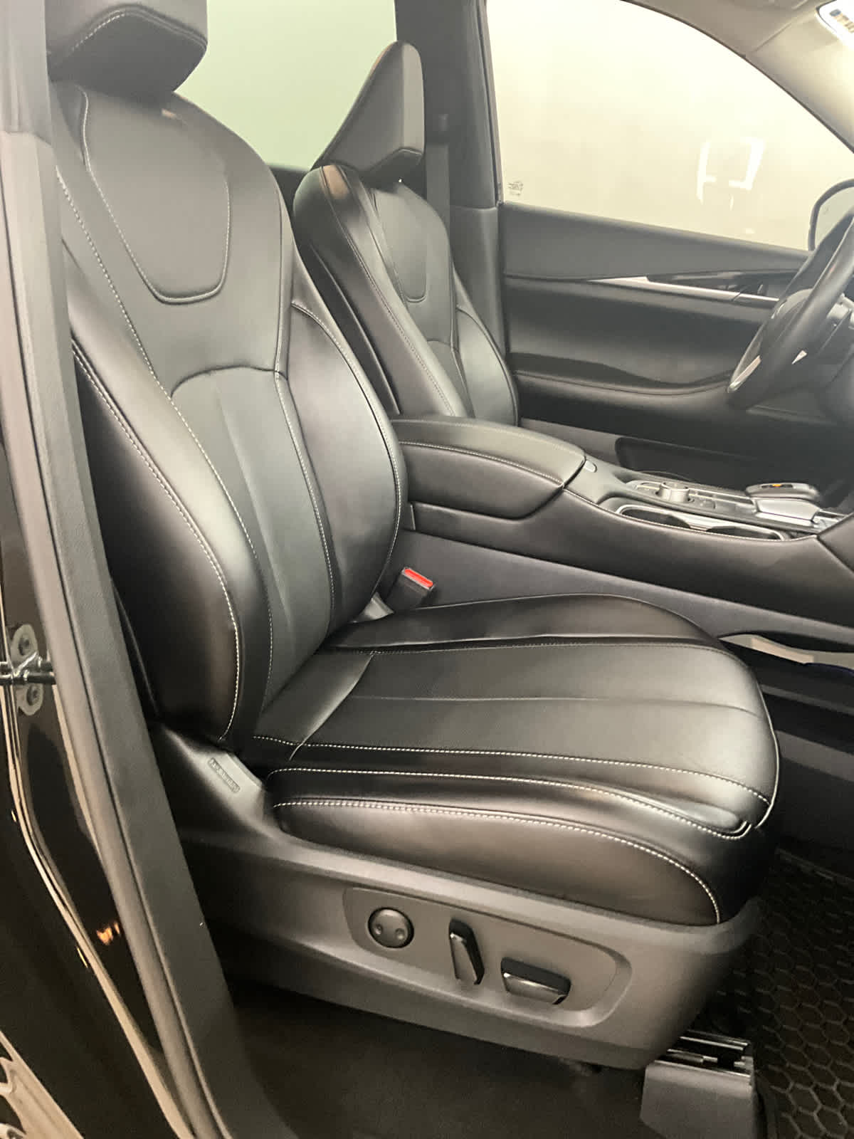 2023 INFINITI QX60 PURE