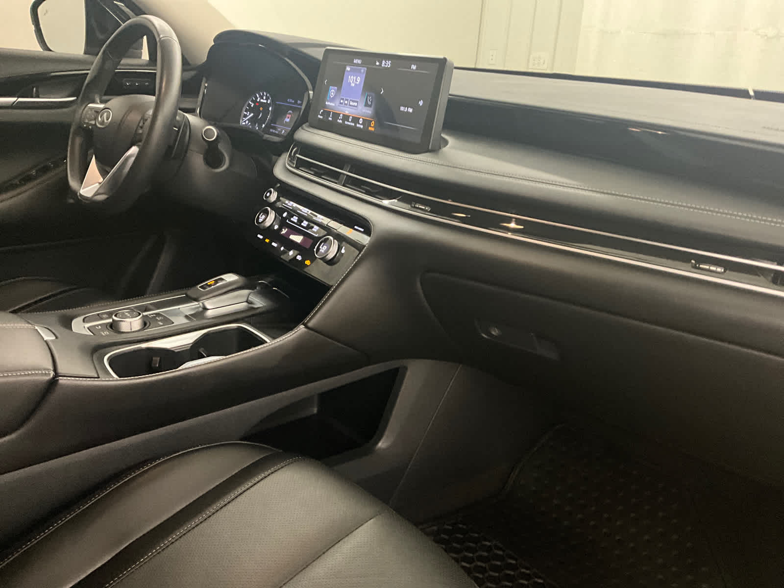 2023 INFINITI QX60 PURE