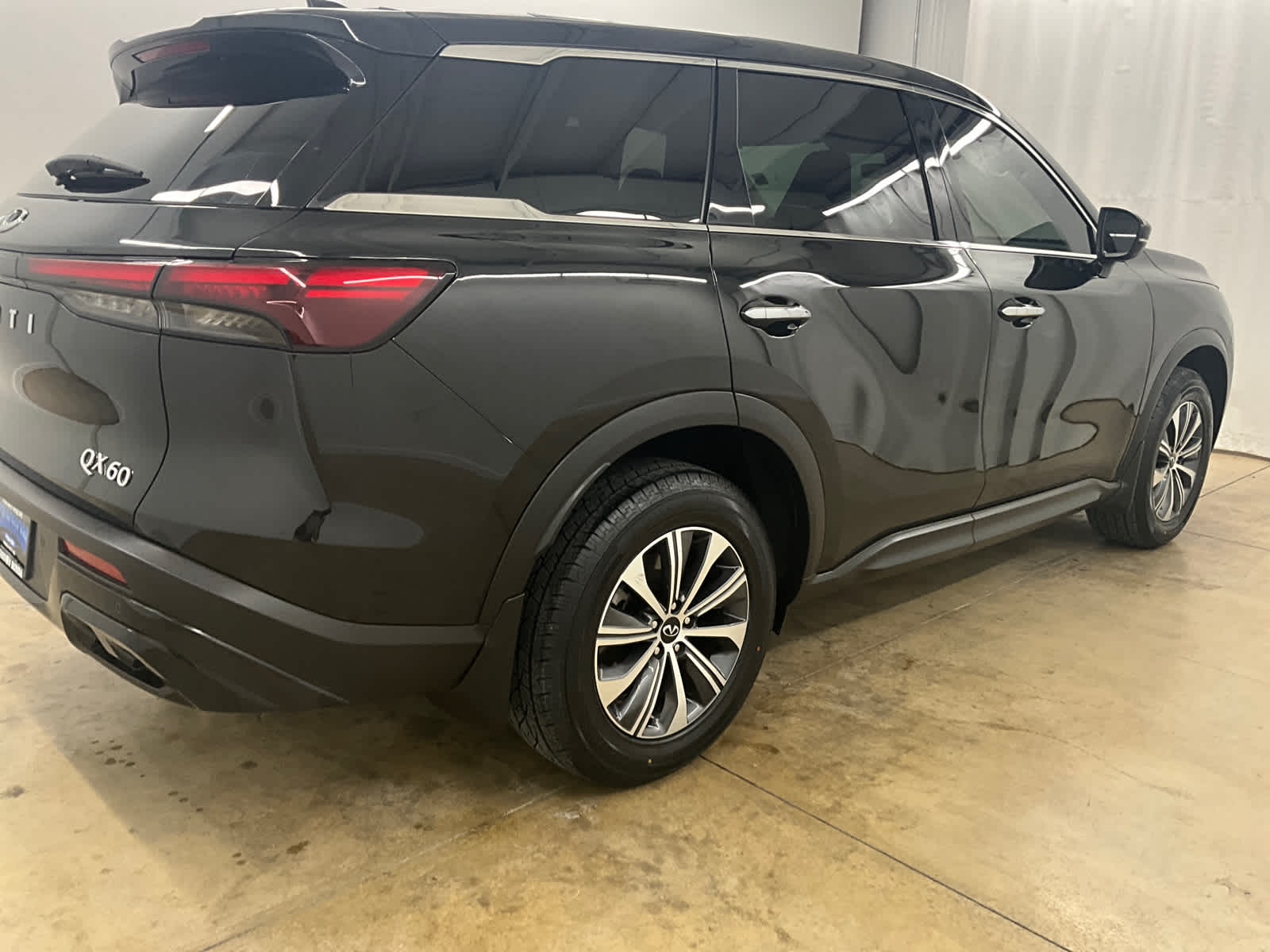2023 INFINITI QX60 PURE