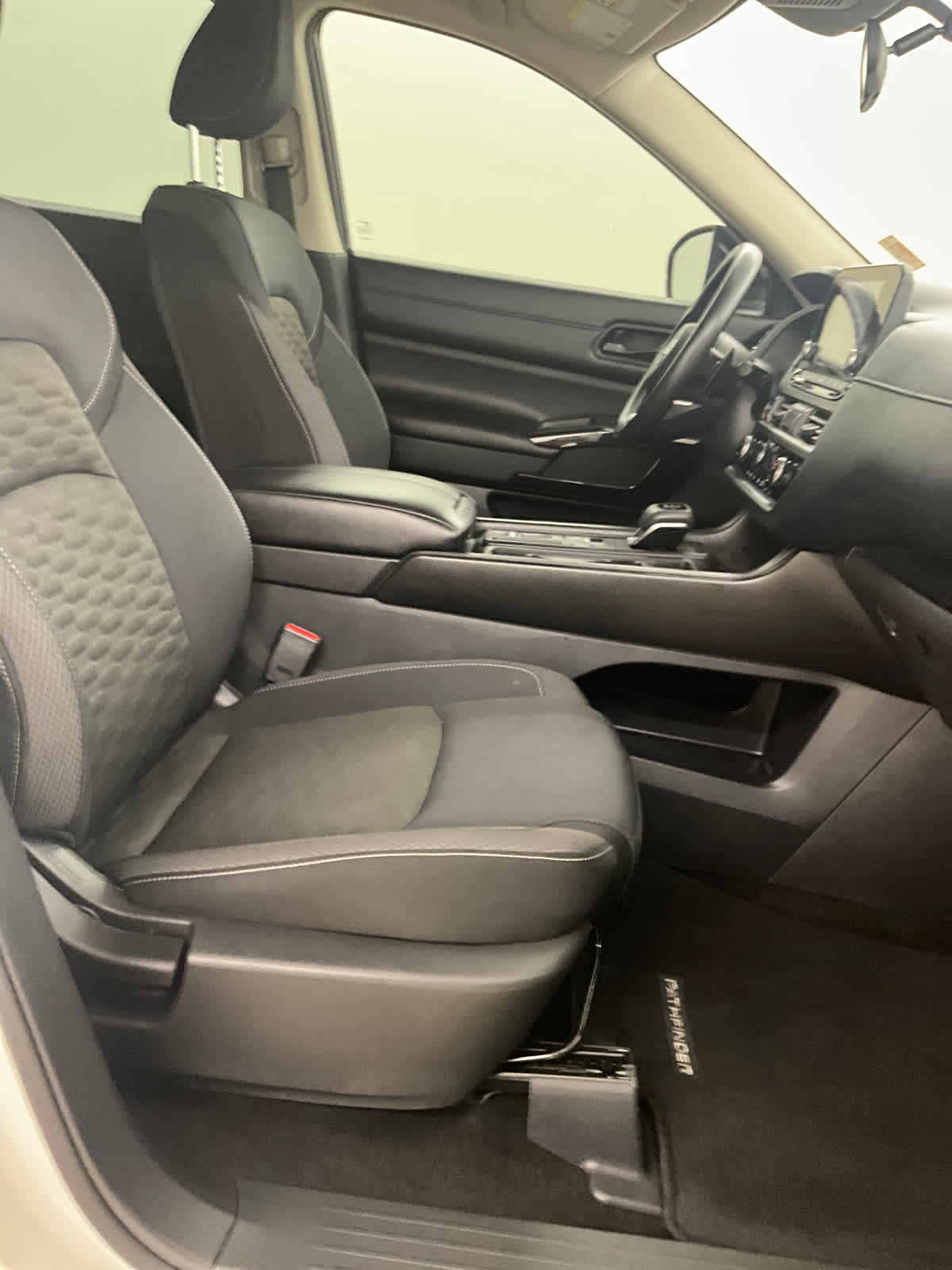 2024 Nissan Pathfinder S