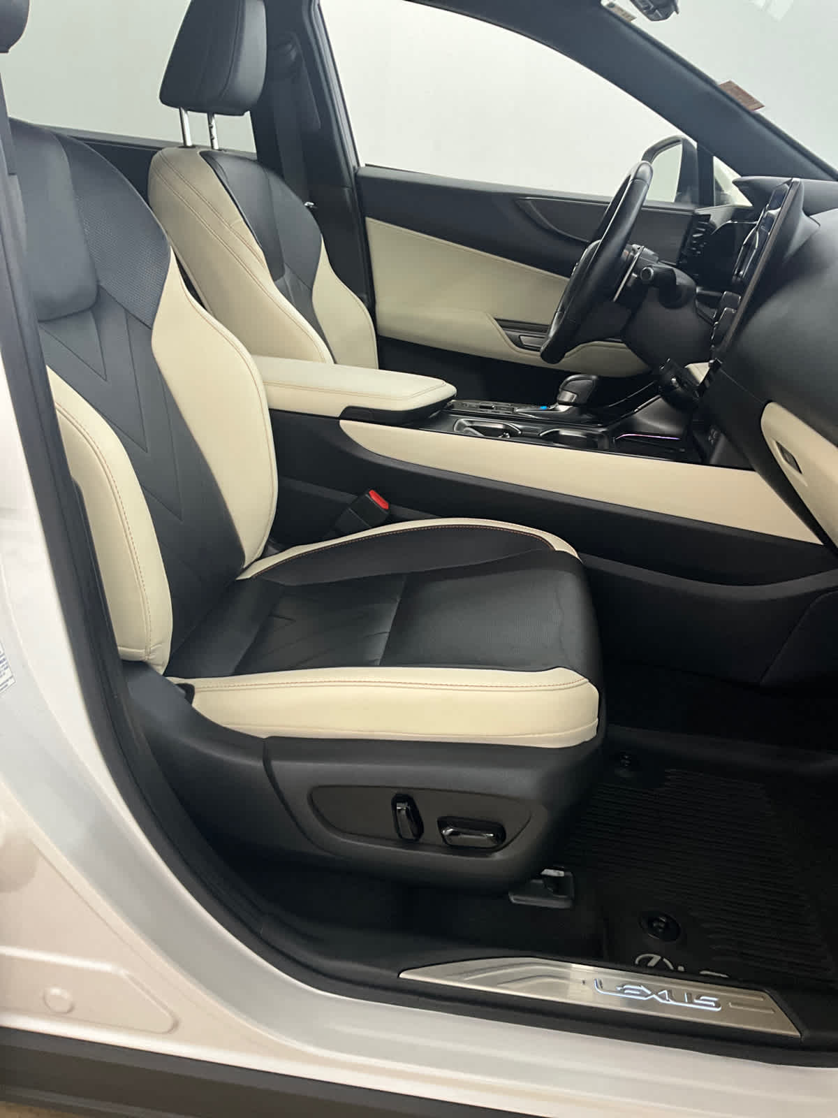 2024 Lexus NX 450h+ Luxury