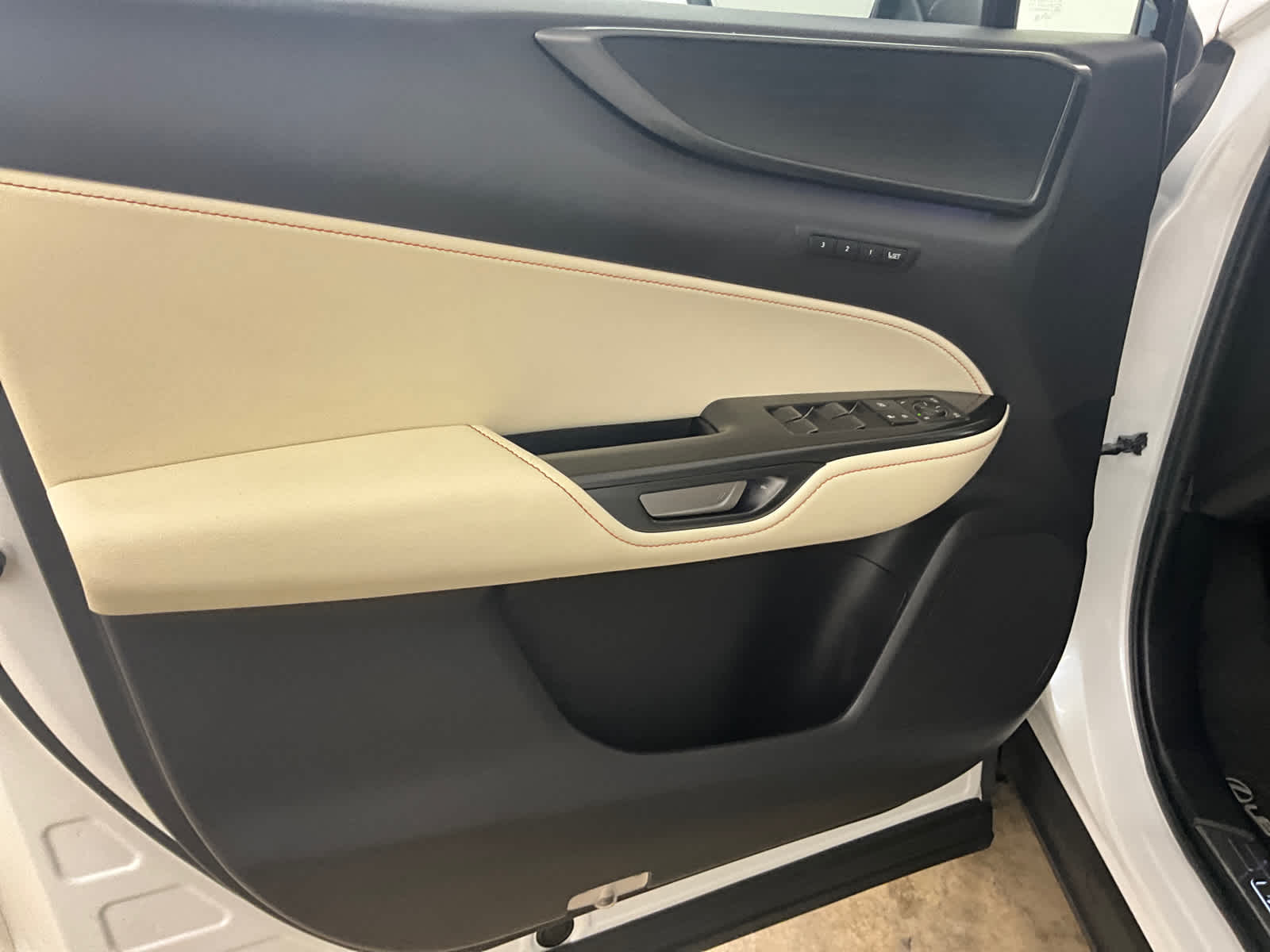 2024 Lexus NX 450h+ Luxury