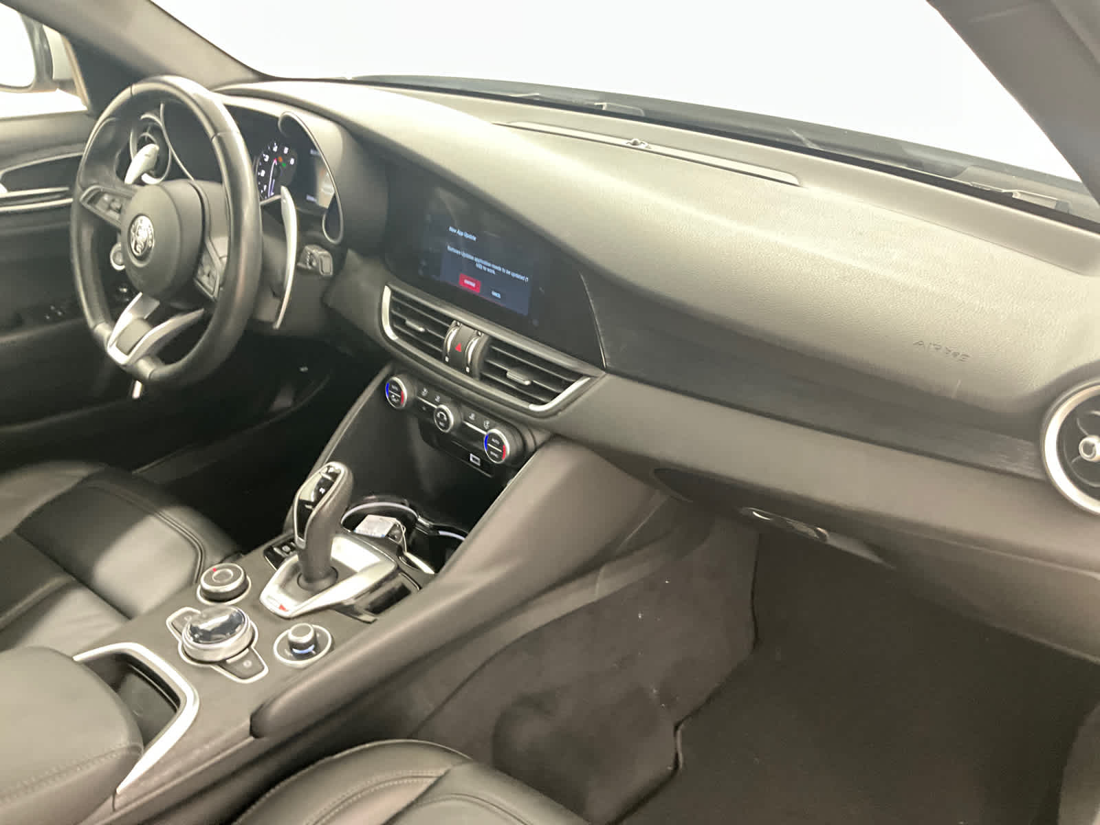 2022 Alfa Romeo Giulia Base