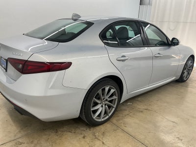 2022 Alfa Romeo Giulia Base